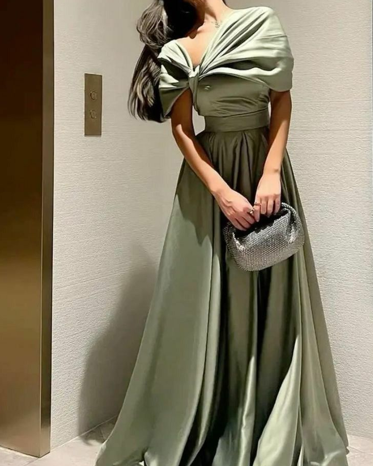 Vestido de fiesta formal de noche en color verde salvia con hombros descubiertos y corte en A fg7447