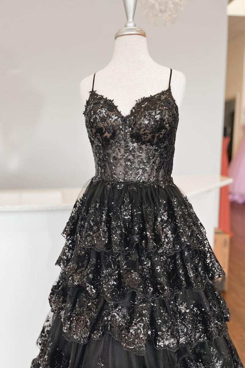 Maryam | Vestido de fiesta de encaje con capas y tirantes finos en forma de A