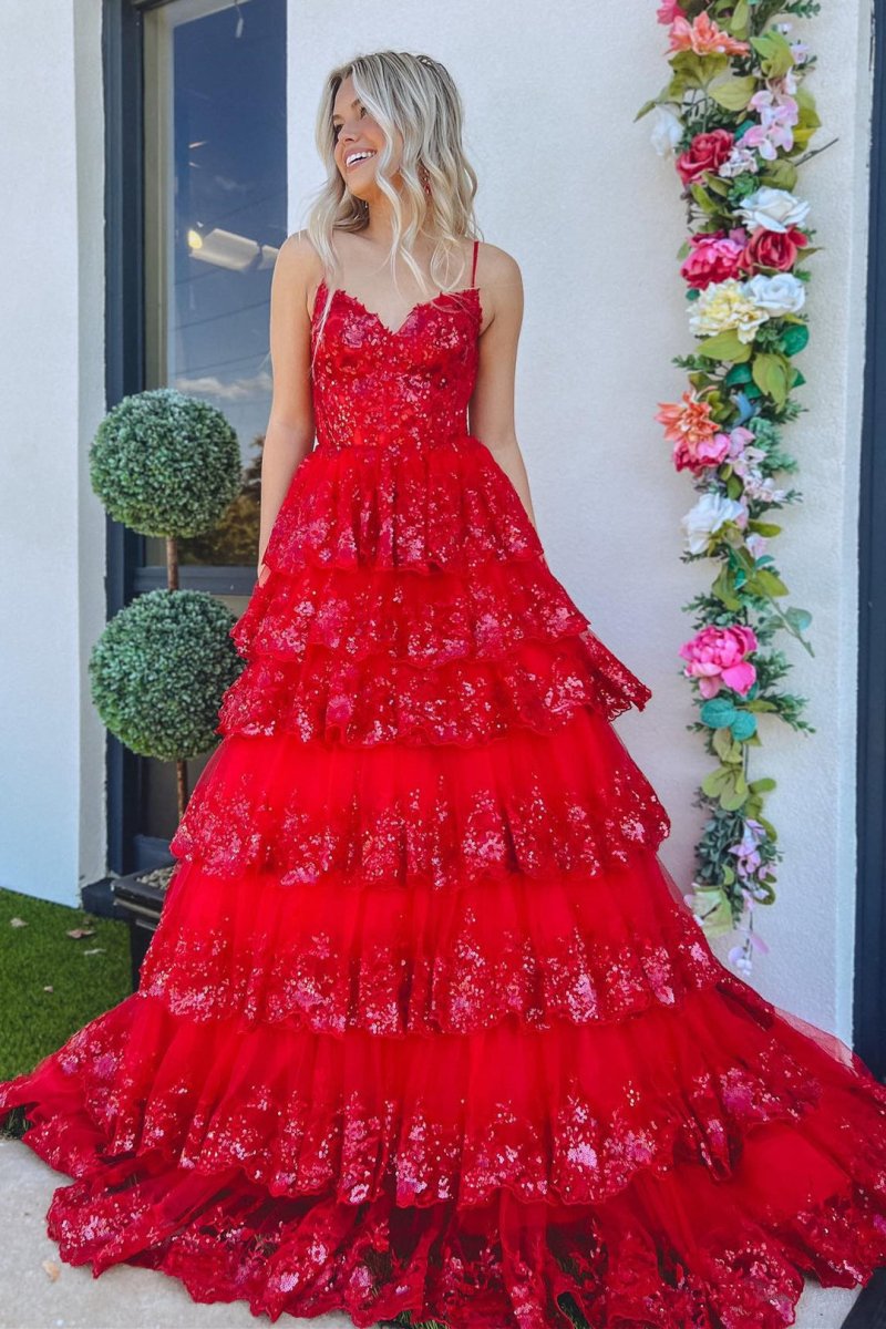 Maryam | Vestido de fiesta de encaje con capas y tirantes finos en forma de A