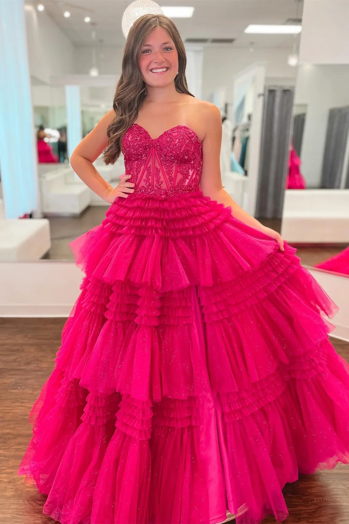 Vestido de fiesta con escote en forma de corazón en rosa intenso, vestido de noche con volantes escalonados en color fucsia