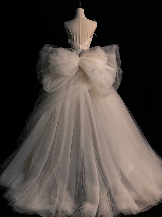 Encantador vestido de novia elegante de corte A con tirantes largos de tul fg6438