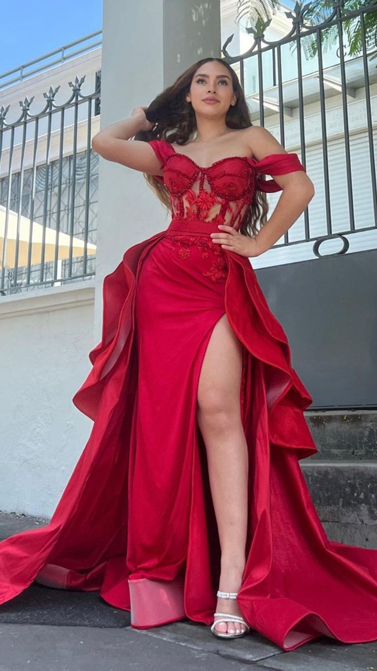 Vestido de noche con hombros descubiertos y estampado floral rojo con cuentas para fiesta de graduación