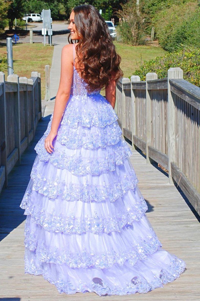 Maryam | Vestido de fiesta de encaje con capas y tirantes finos en forma de A