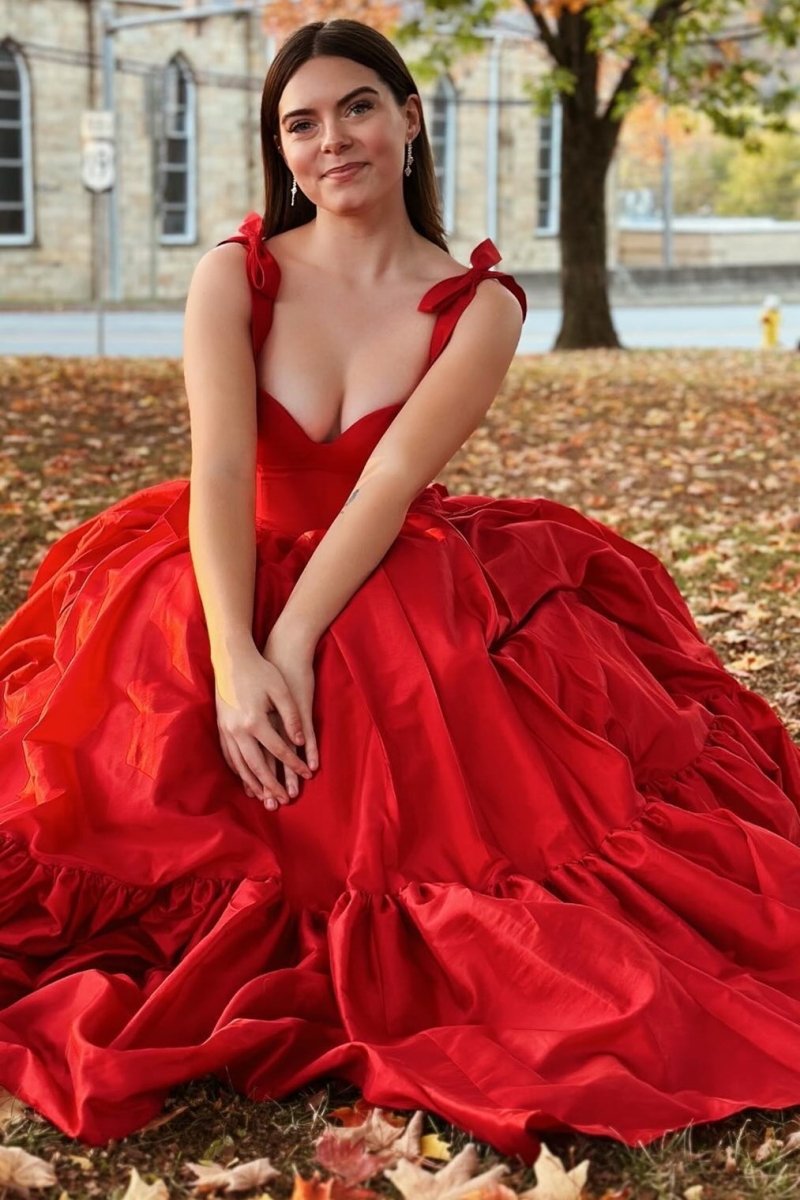 Kamilah|Vestido de fiesta largo en forma de A con escote en forma de corazón y lazo en color rojo