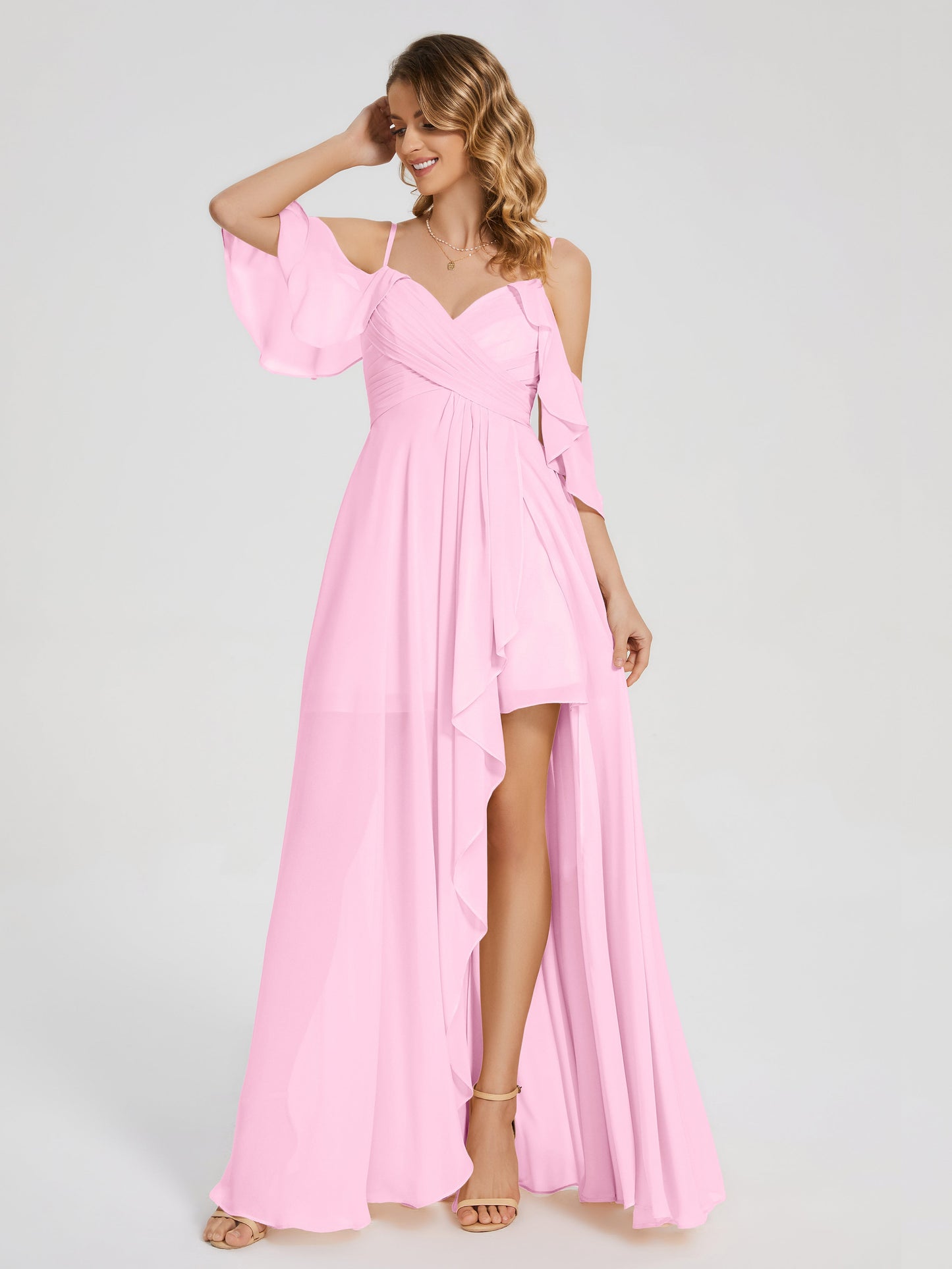 Vestido de fiesta de gasa con volantes y hombros descubiertos