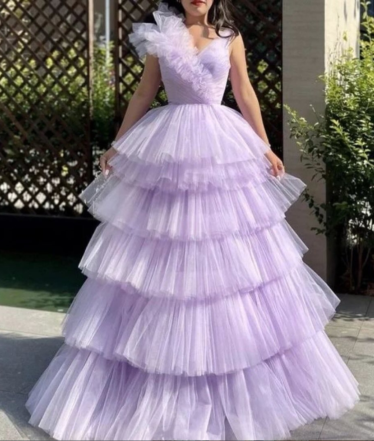 Vestido de fiesta largo con volantes escalonados y corte A en color lavanda