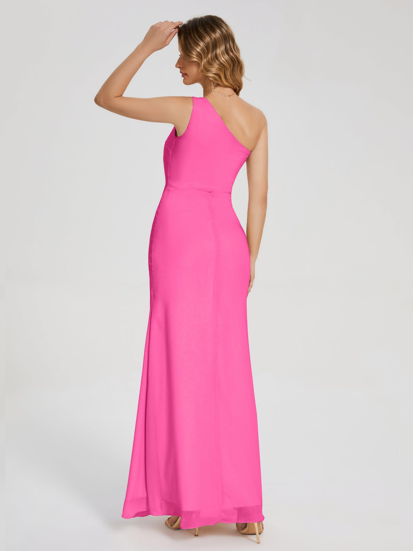 Vestido de fiesta con escote en forma de columna y un hombro con abertura