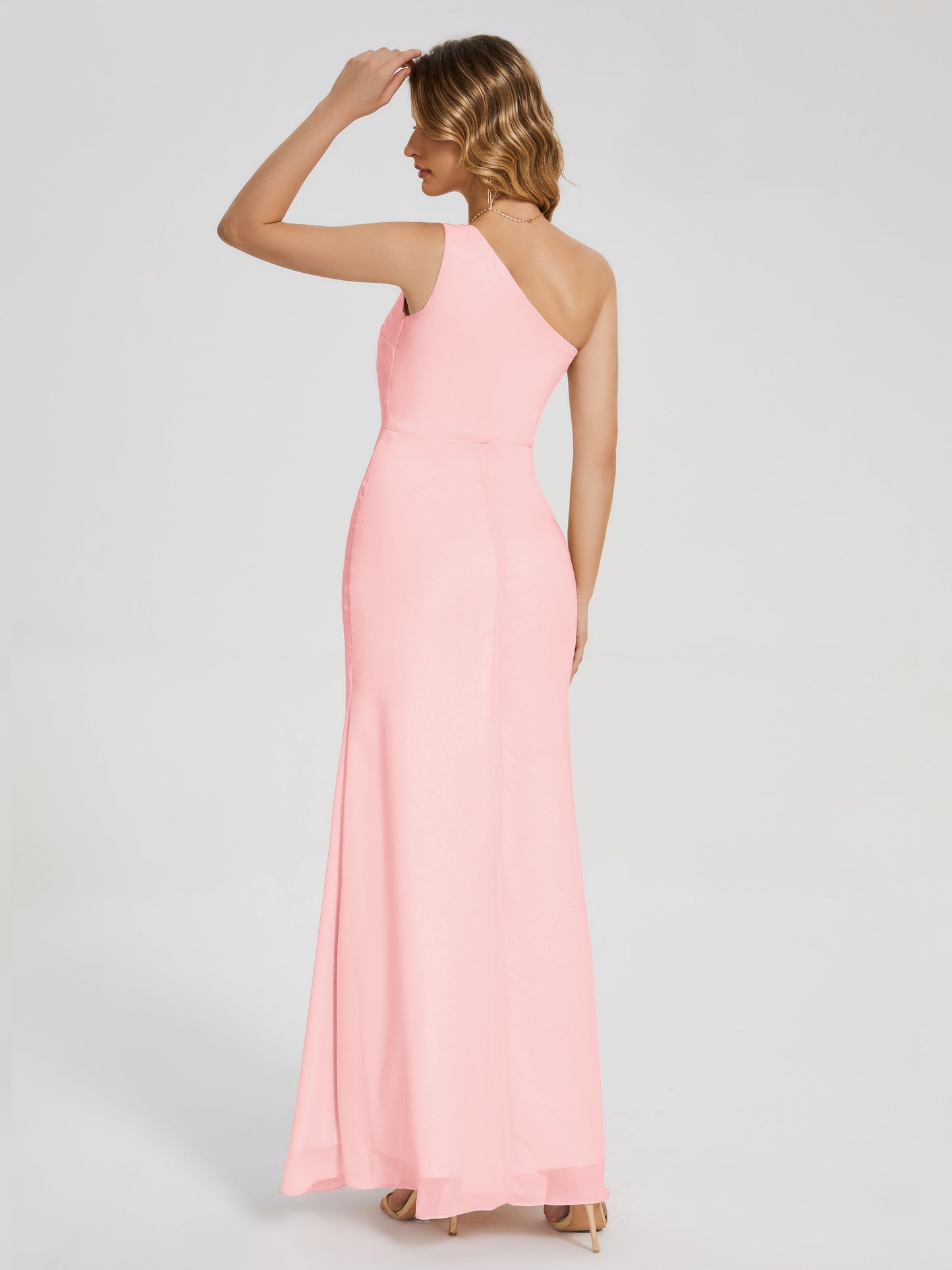 Vestido de fiesta con escote en forma de columna y un hombro con abertura