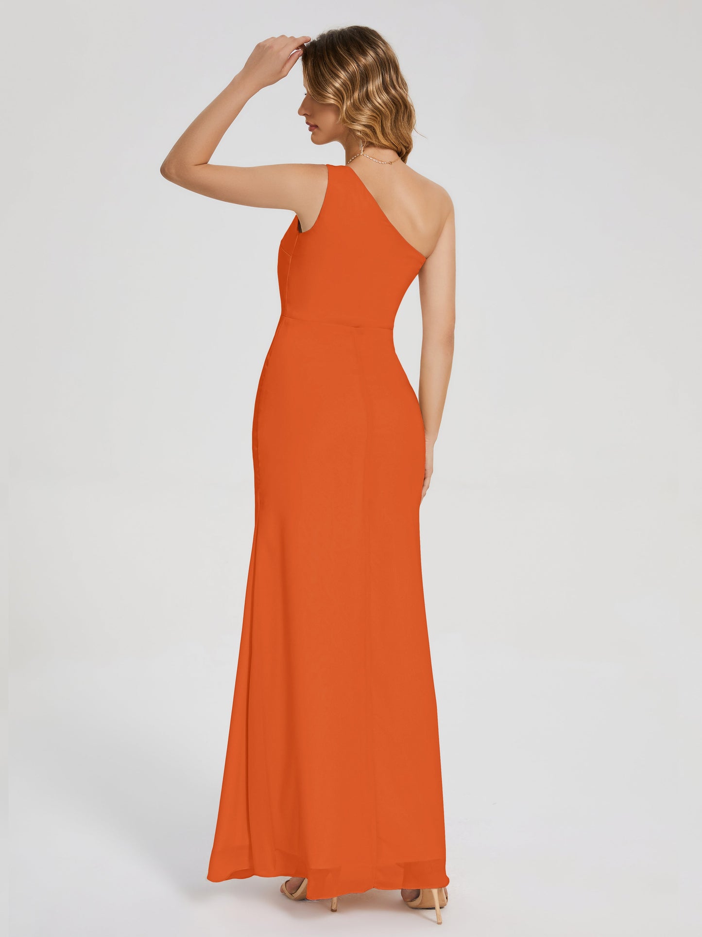 Vestido de fiesta con escote en forma de columna y un hombro con abertura