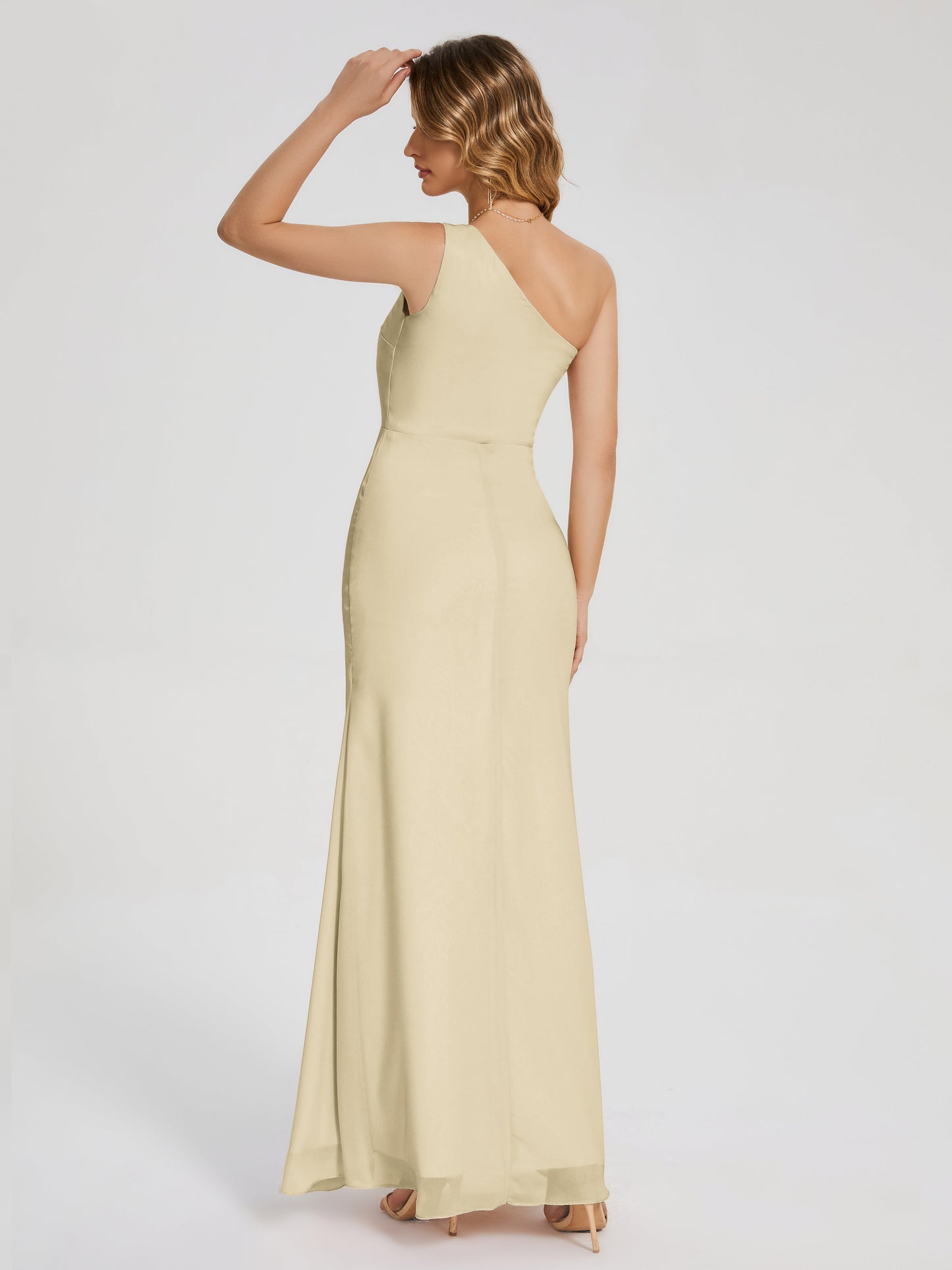 Vestido de fiesta con escote en forma de columna y un hombro con abertura