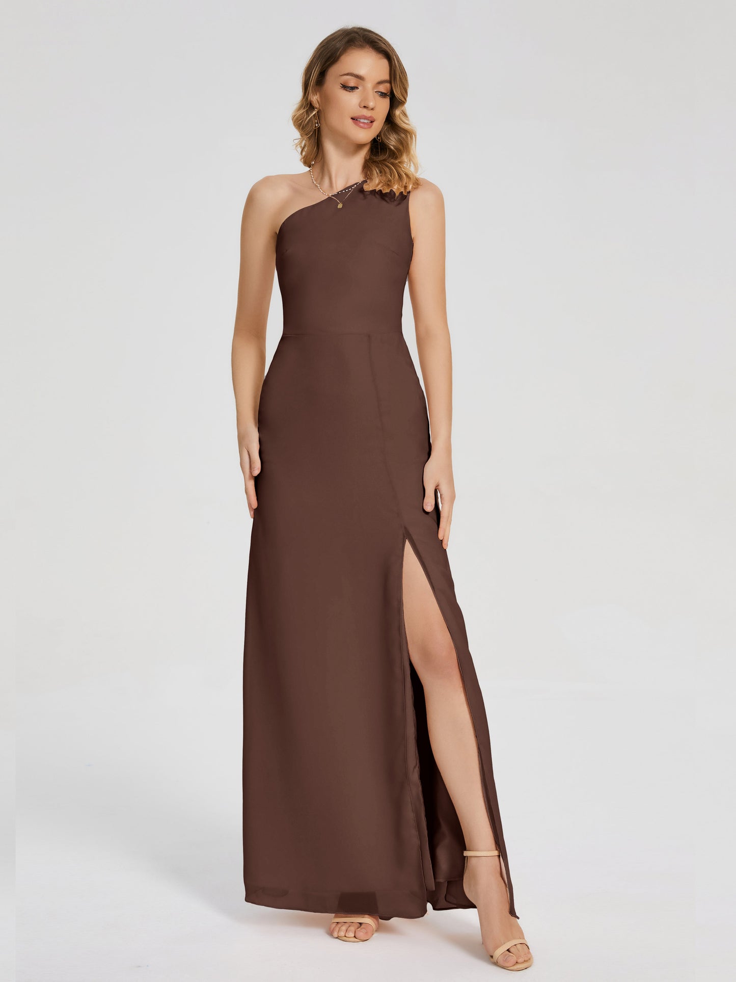 Vestido de fiesta con escote en forma de columna y un hombro con abertura