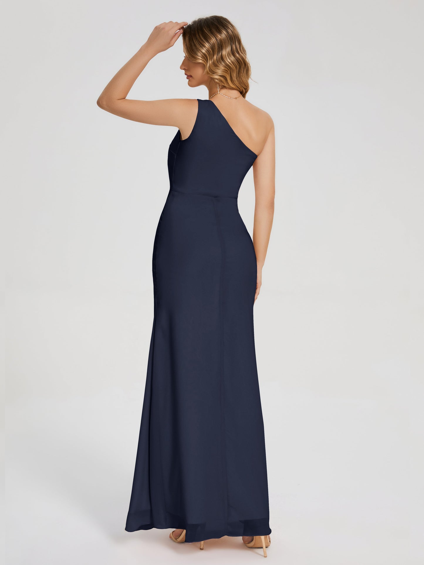 Vestido de fiesta con escote en forma de columna y un hombro con abertura