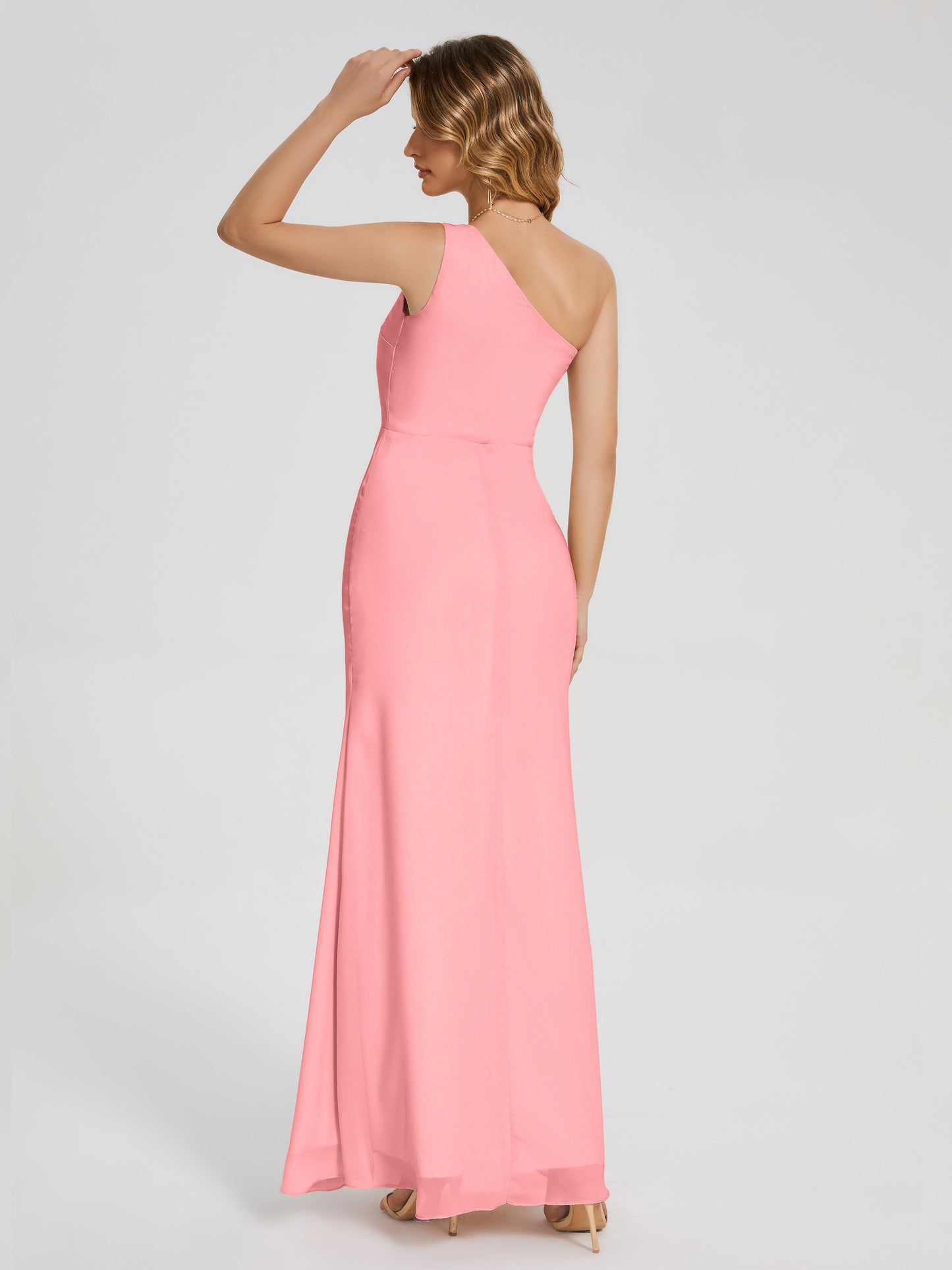 Vestido de fiesta con escote en forma de columna y un hombro con abertura