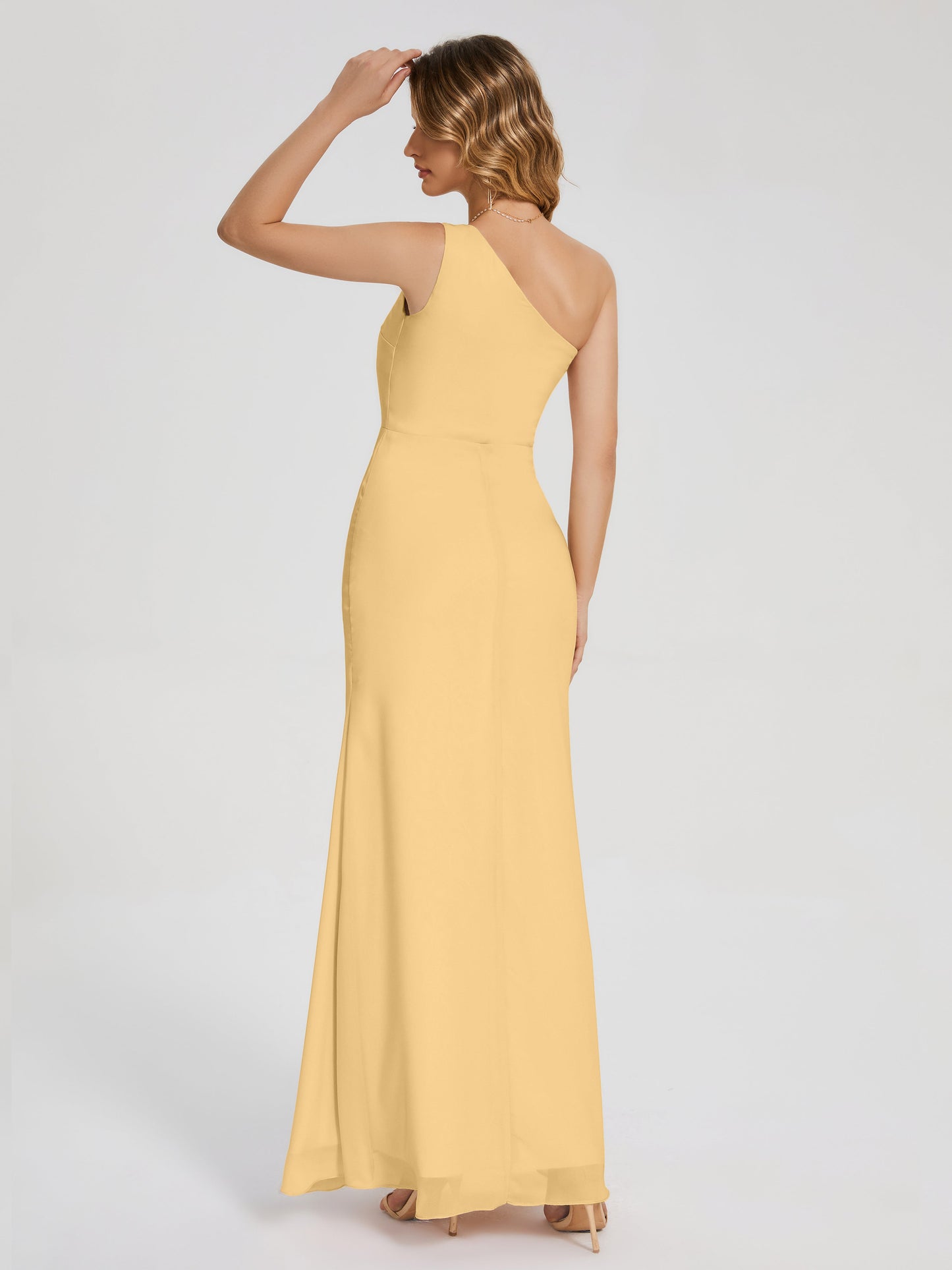 Vestido de fiesta con escote en forma de columna y un hombro con abertura