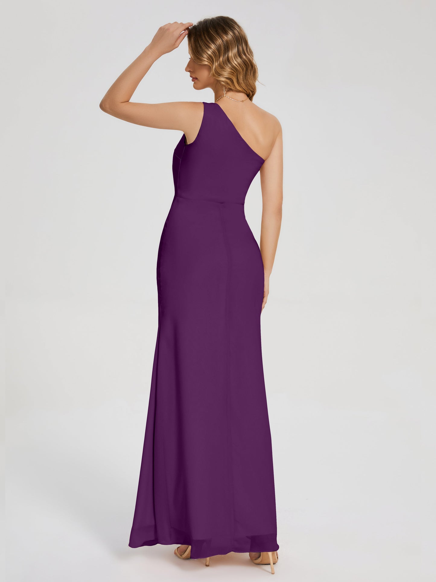 Vestido de fiesta con escote en forma de columna y un hombro con abertura