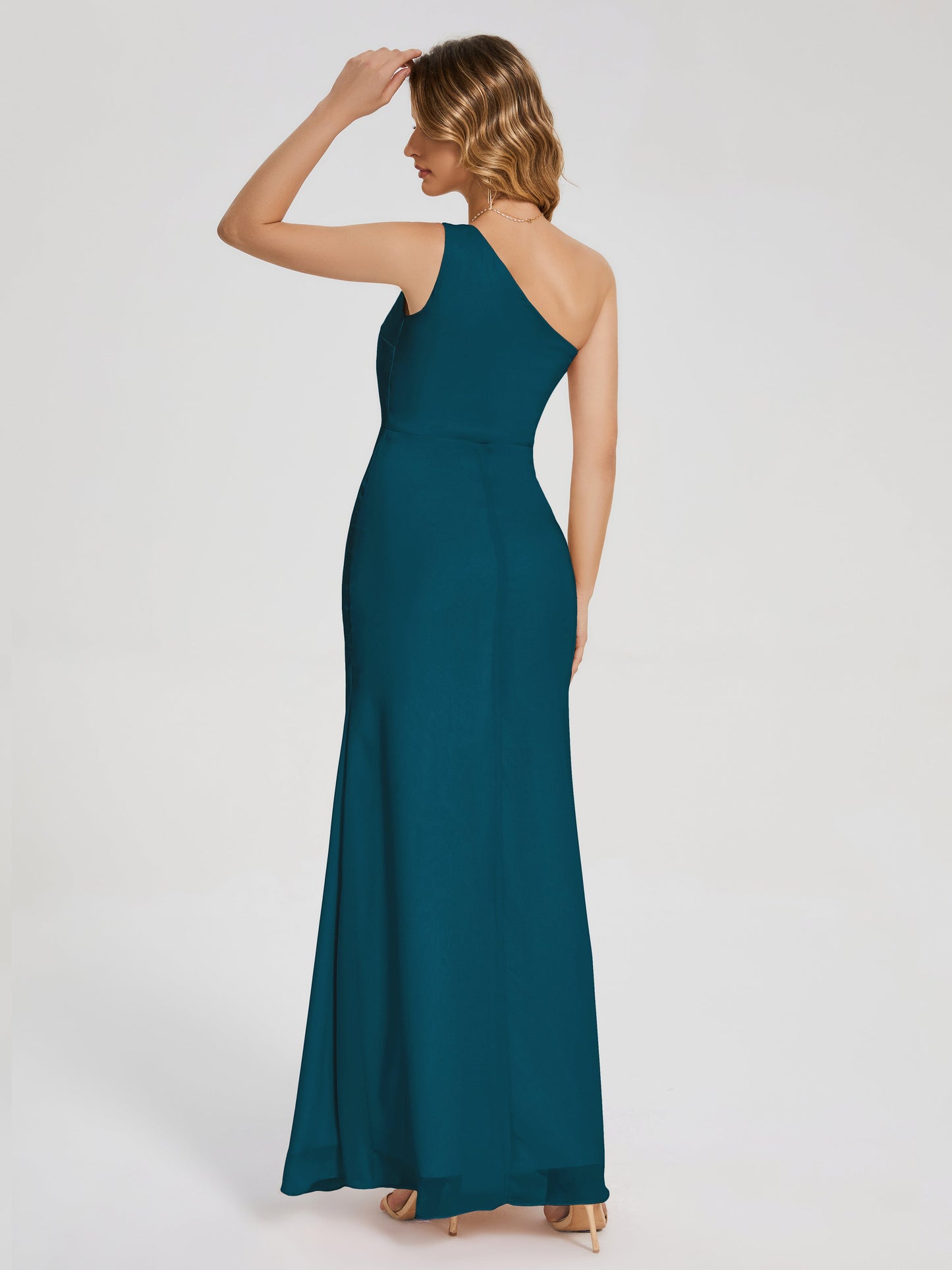 Vestido de fiesta con escote en forma de columna y un hombro con abertura