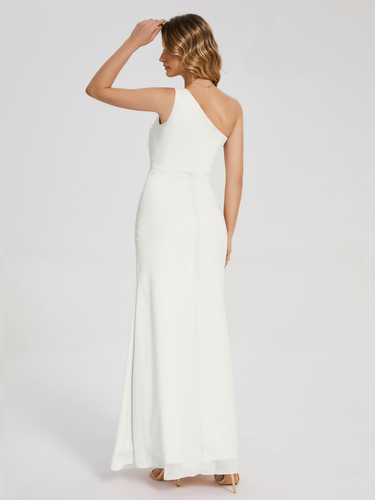Vestido de fiesta con escote en forma de columna y un hombro con abertura