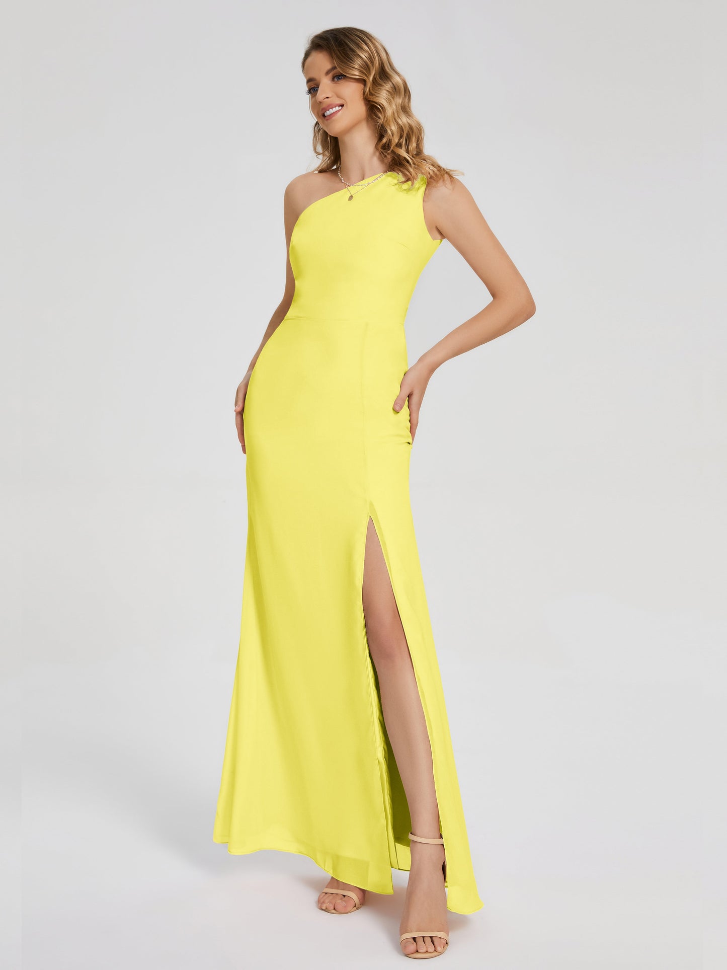 Vestido de fiesta con escote en forma de columna y un hombro con abertura
