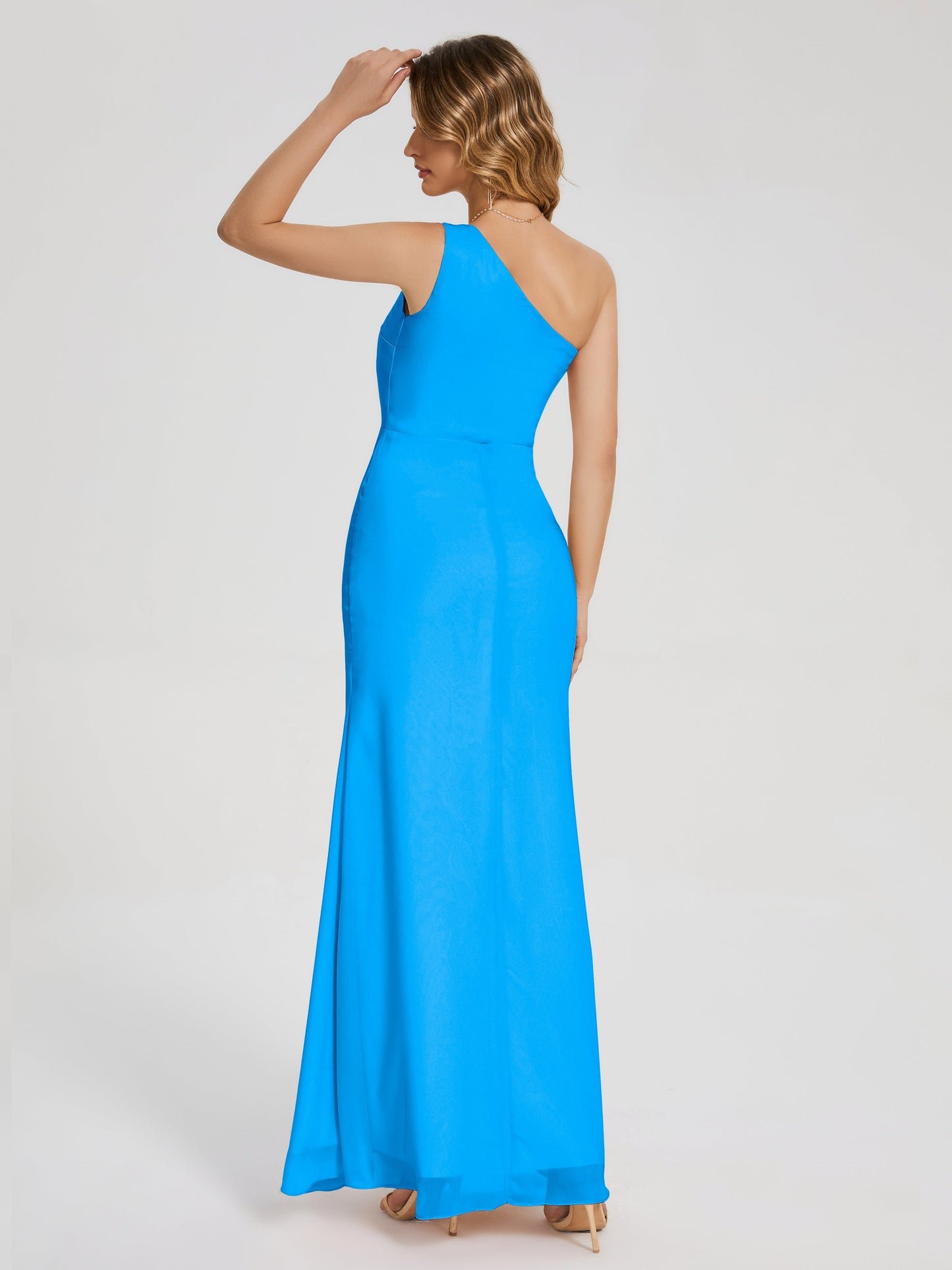 Vestido de fiesta con escote en forma de columna y un hombro con abertura