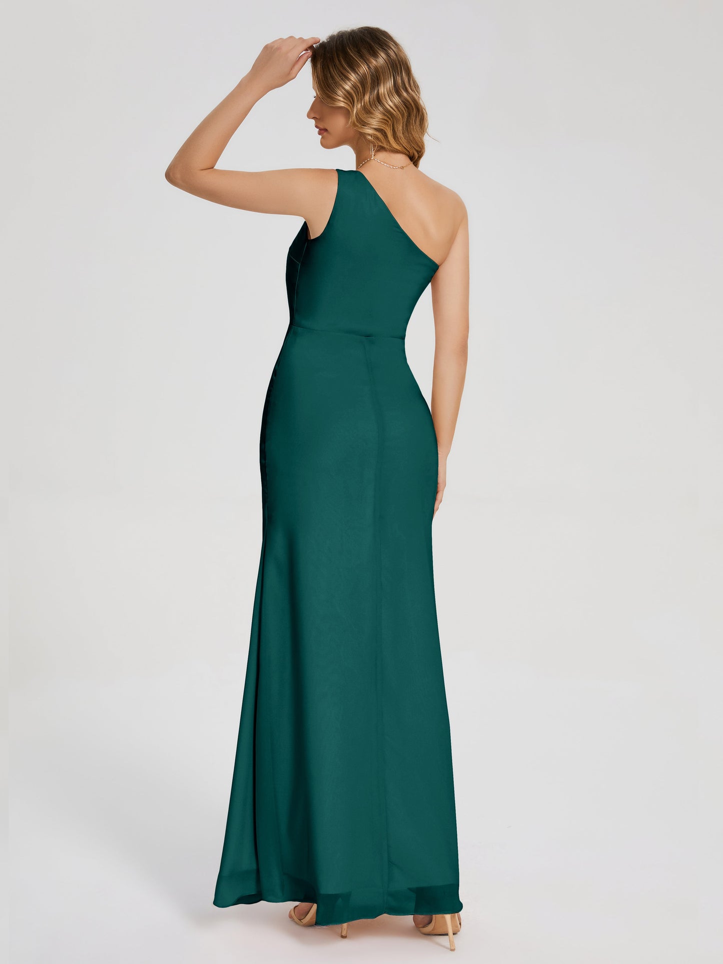 Vestido de fiesta con escote en forma de columna y un hombro con abertura