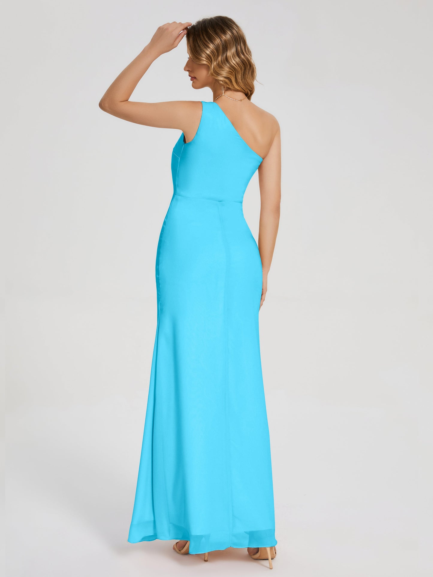 Vestido de fiesta con escote en forma de columna y un hombro con abertura
