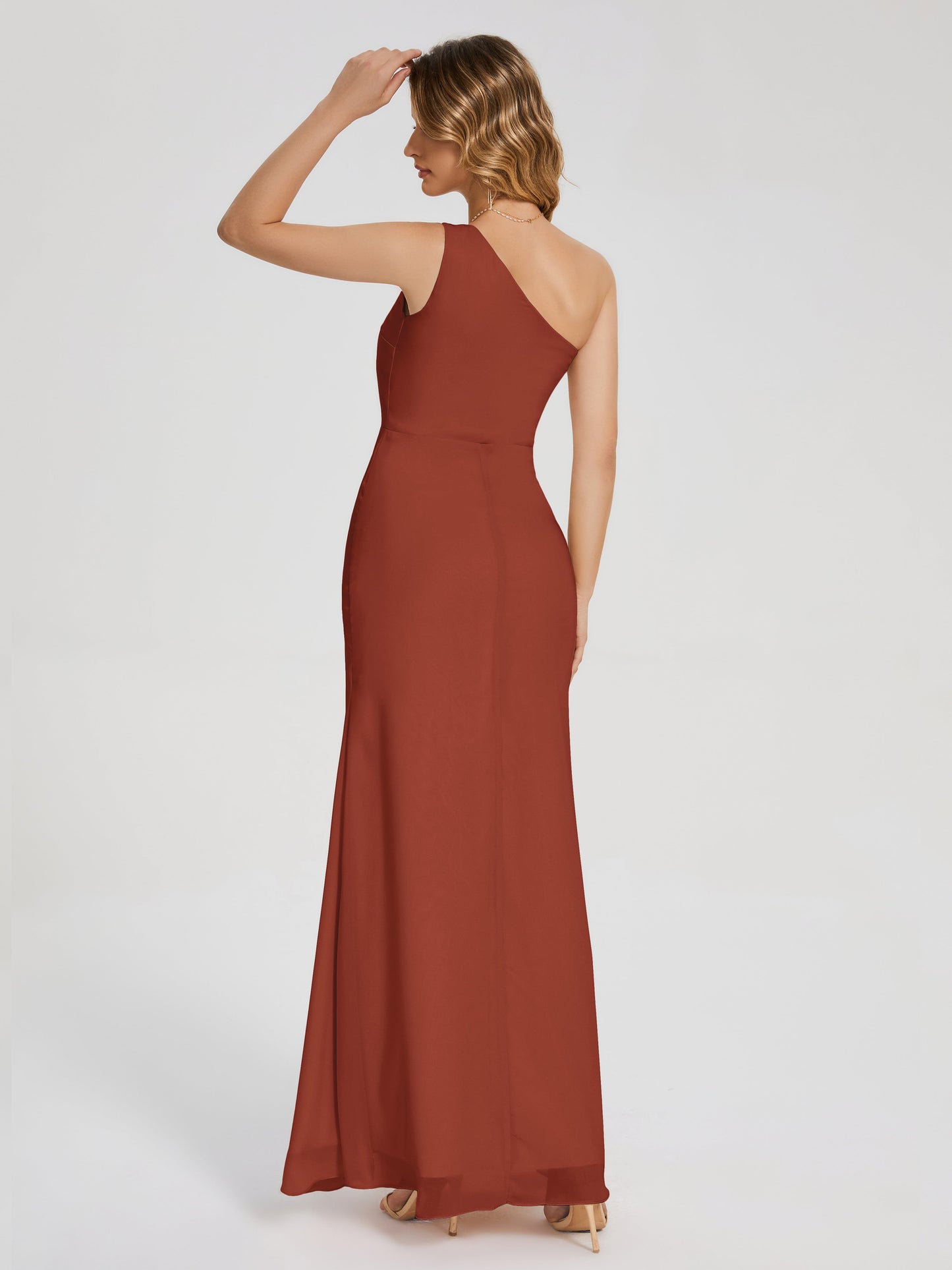 Vestido de fiesta con escote en forma de columna y un hombro con abertura