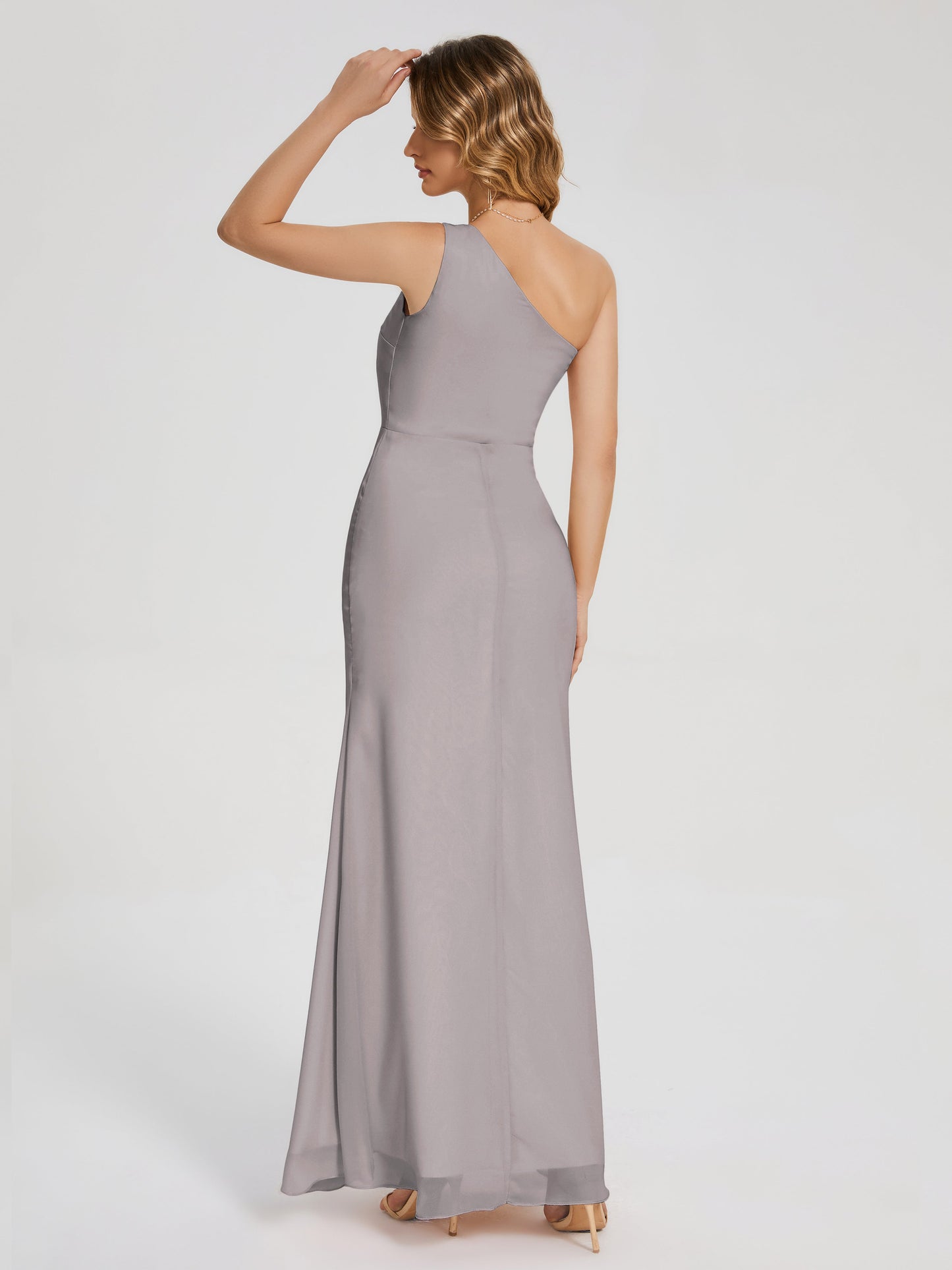 Vestido de fiesta con escote en forma de columna y un hombro con abertura