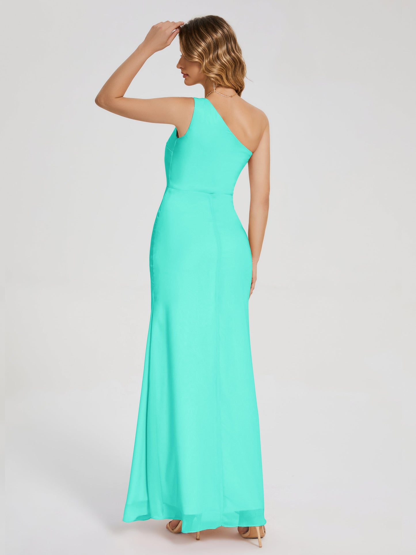 Vestido de fiesta con escote en forma de columna y un hombro con abertura