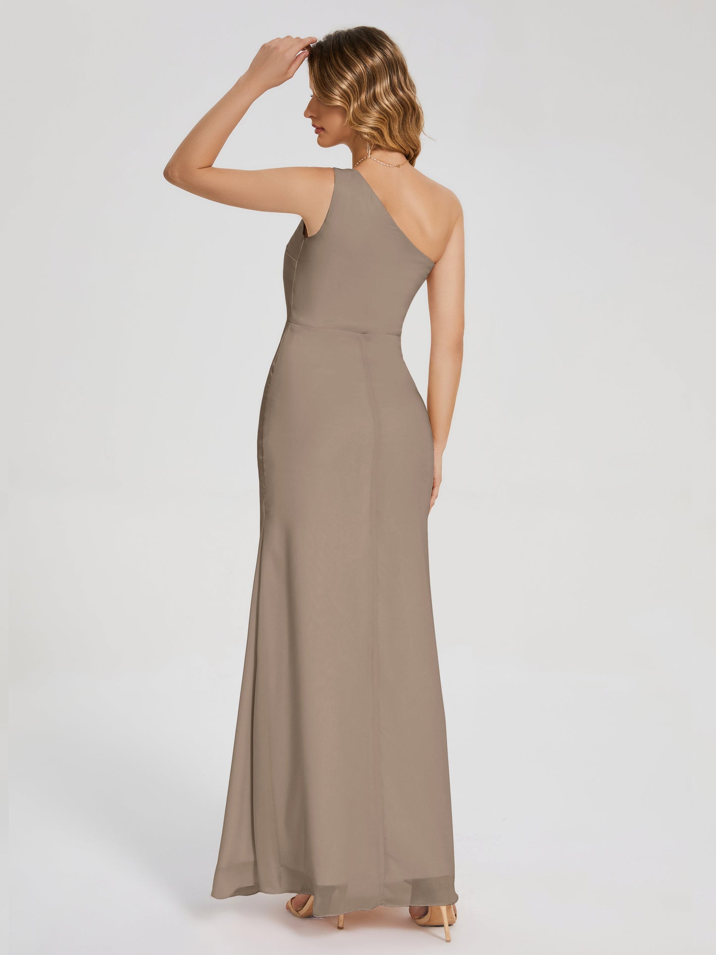 Vestido de fiesta con escote en forma de columna y un hombro con abertura