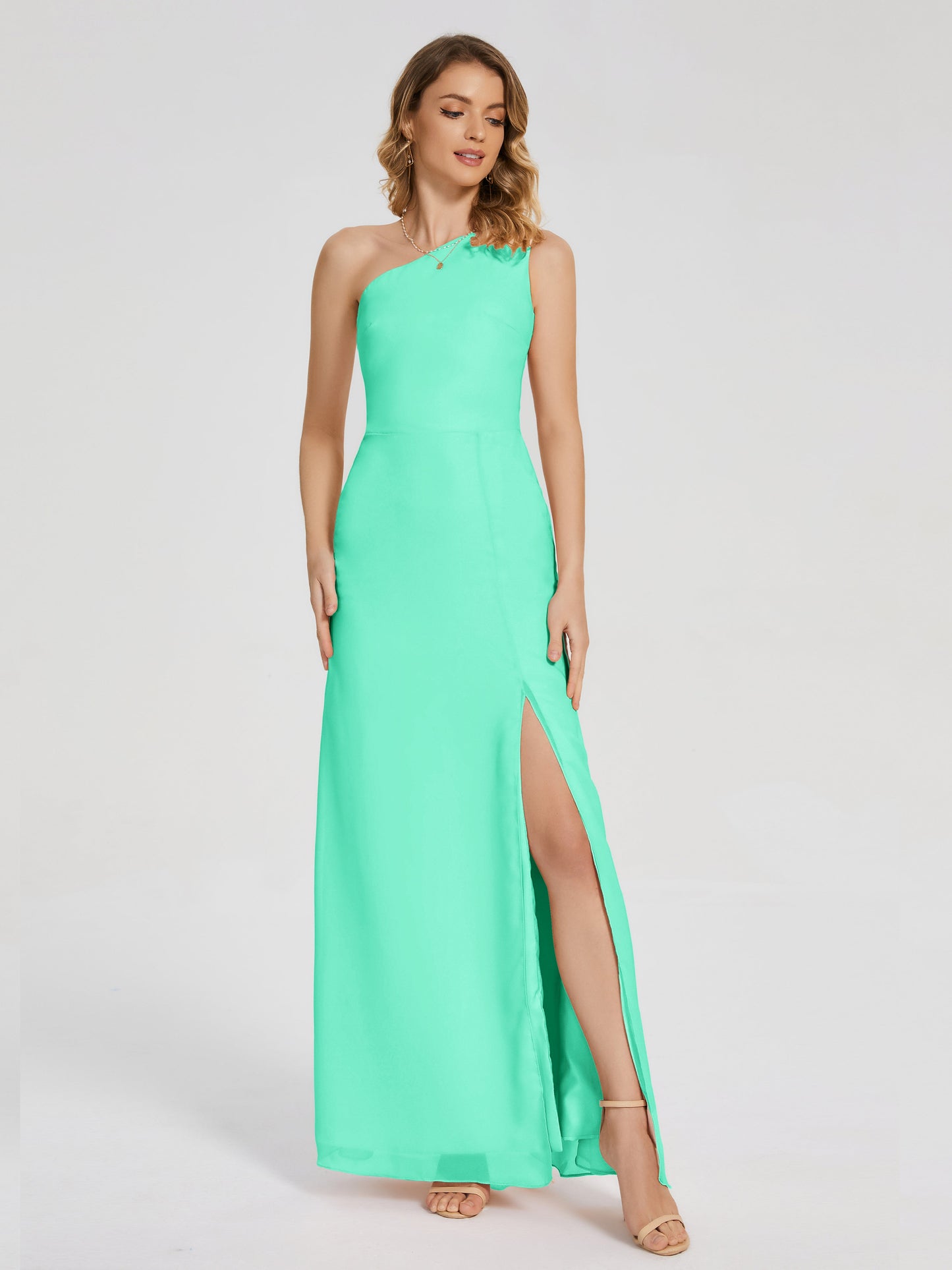 Vestido de fiesta con escote en forma de columna y un hombro con abertura