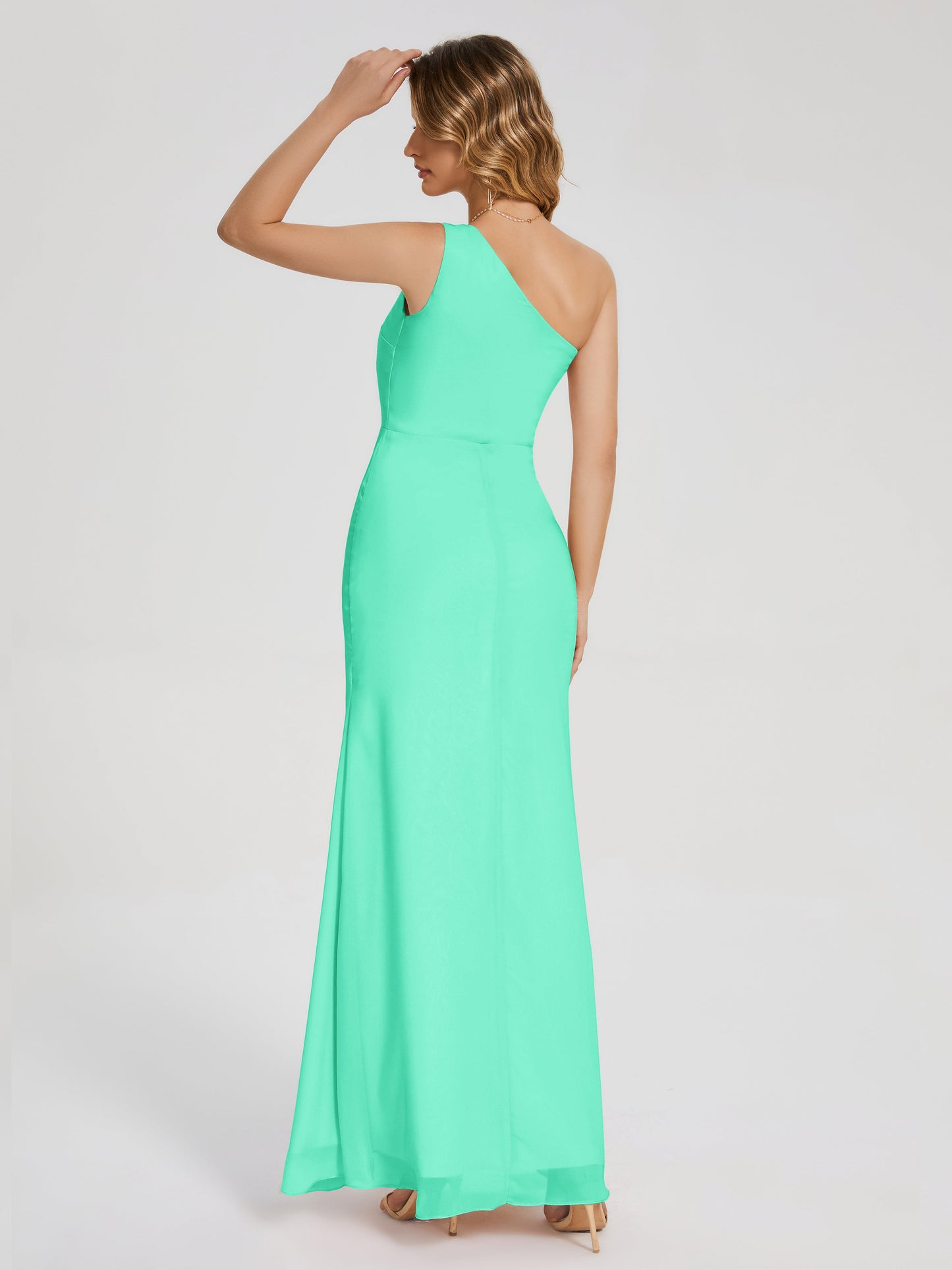 Vestido de fiesta con escote en forma de columna y un hombro con abertura