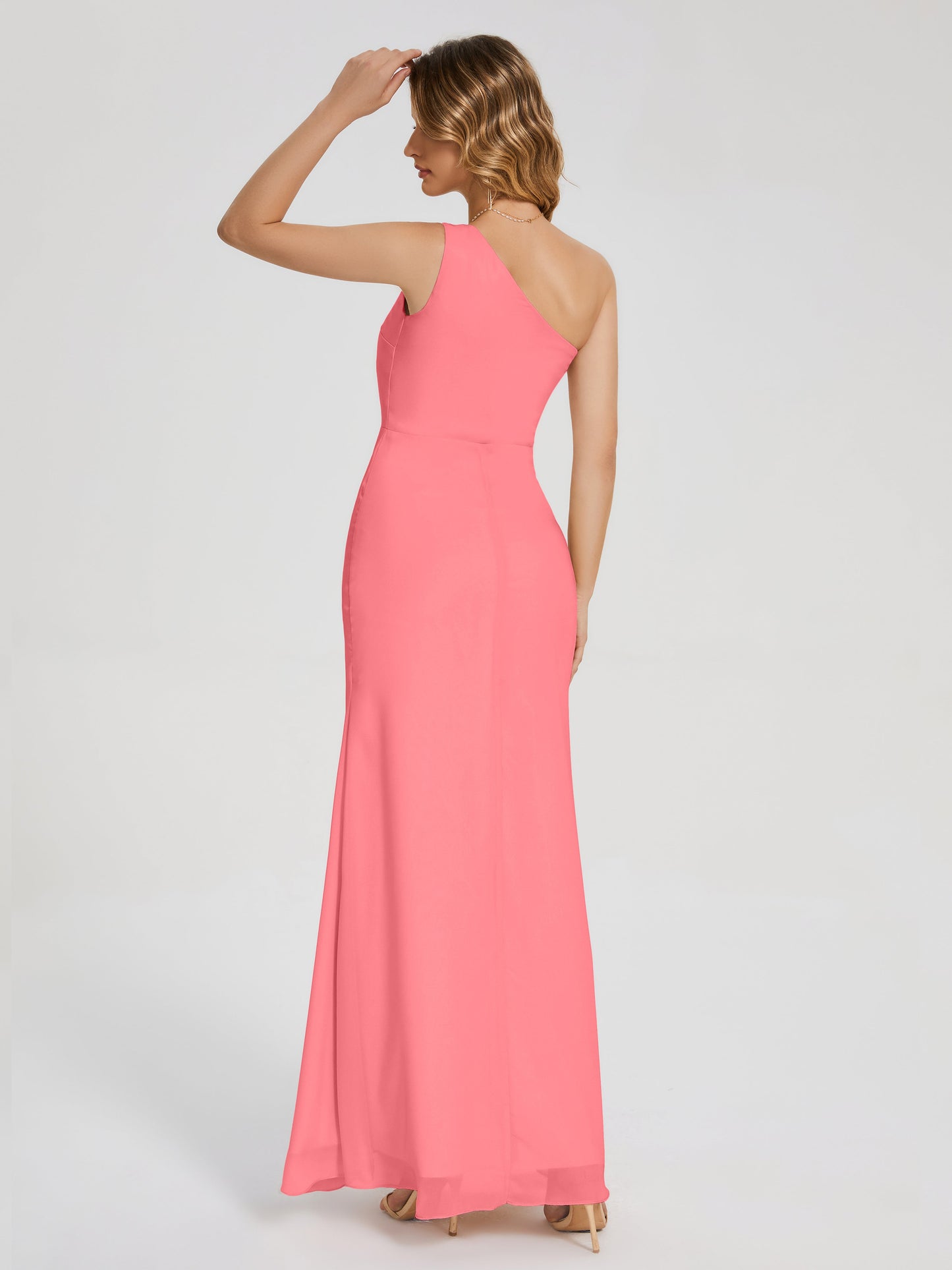 Vestido de fiesta con escote en forma de columna y un hombro con abertura