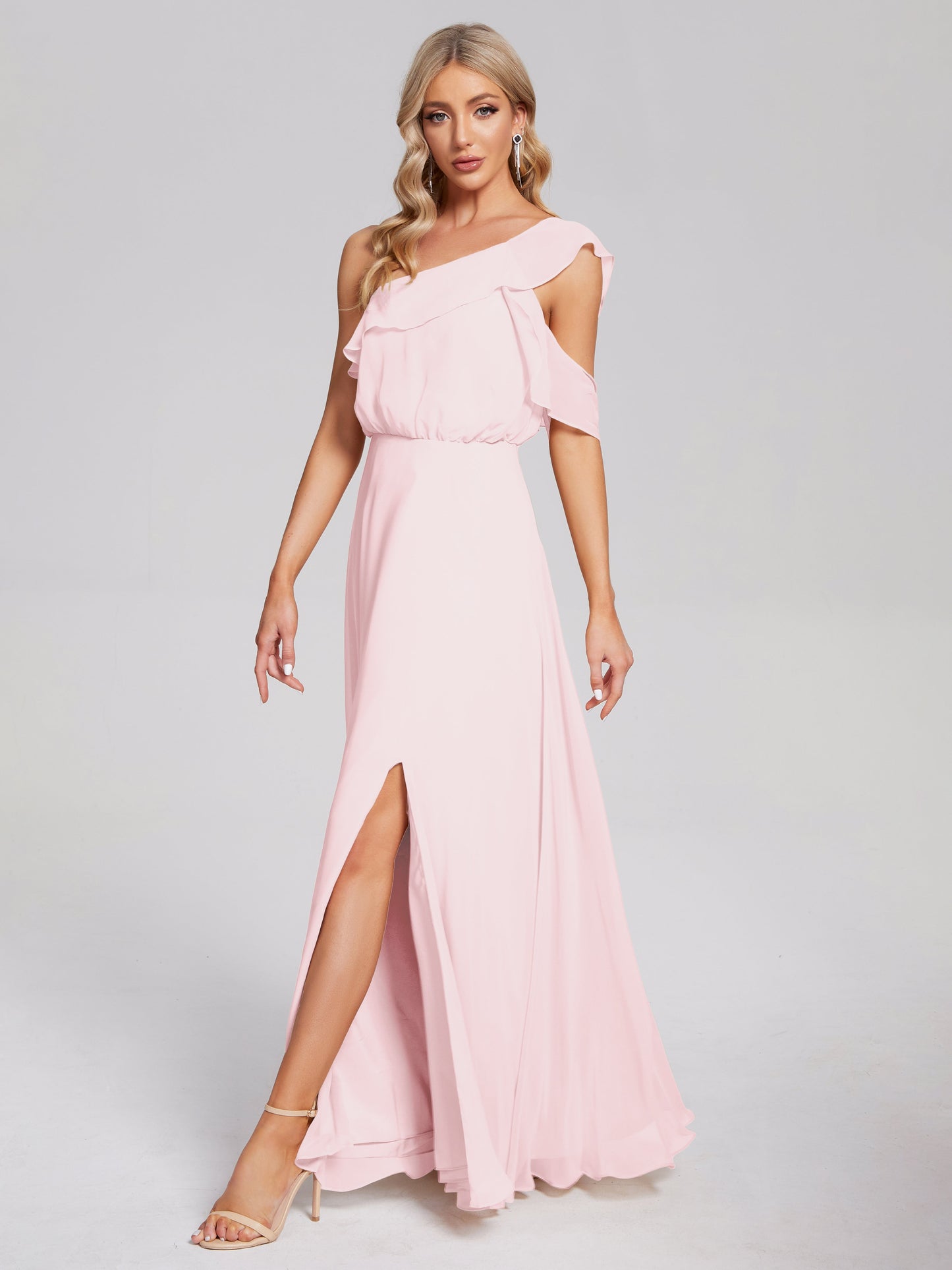 Vestido de fiesta de gasa con un hombro descubierto y volantes