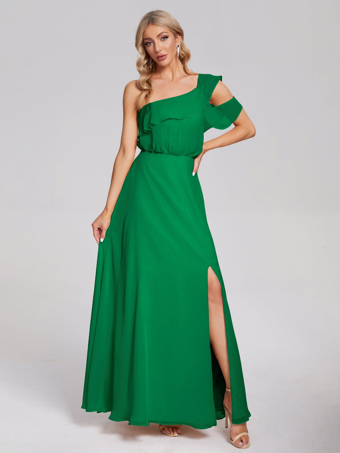 Vestido de fiesta de gasa con un hombro descubierto y volantes