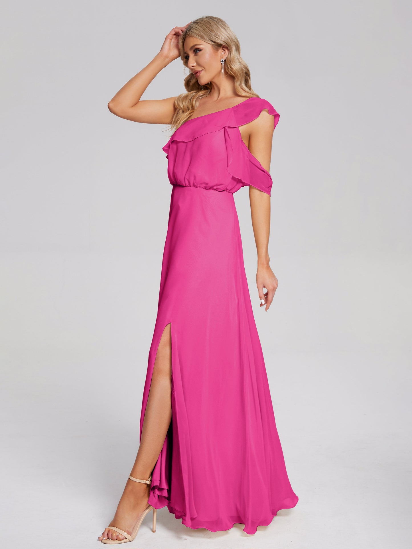 Vestido de fiesta de gasa con un hombro descubierto y volantes