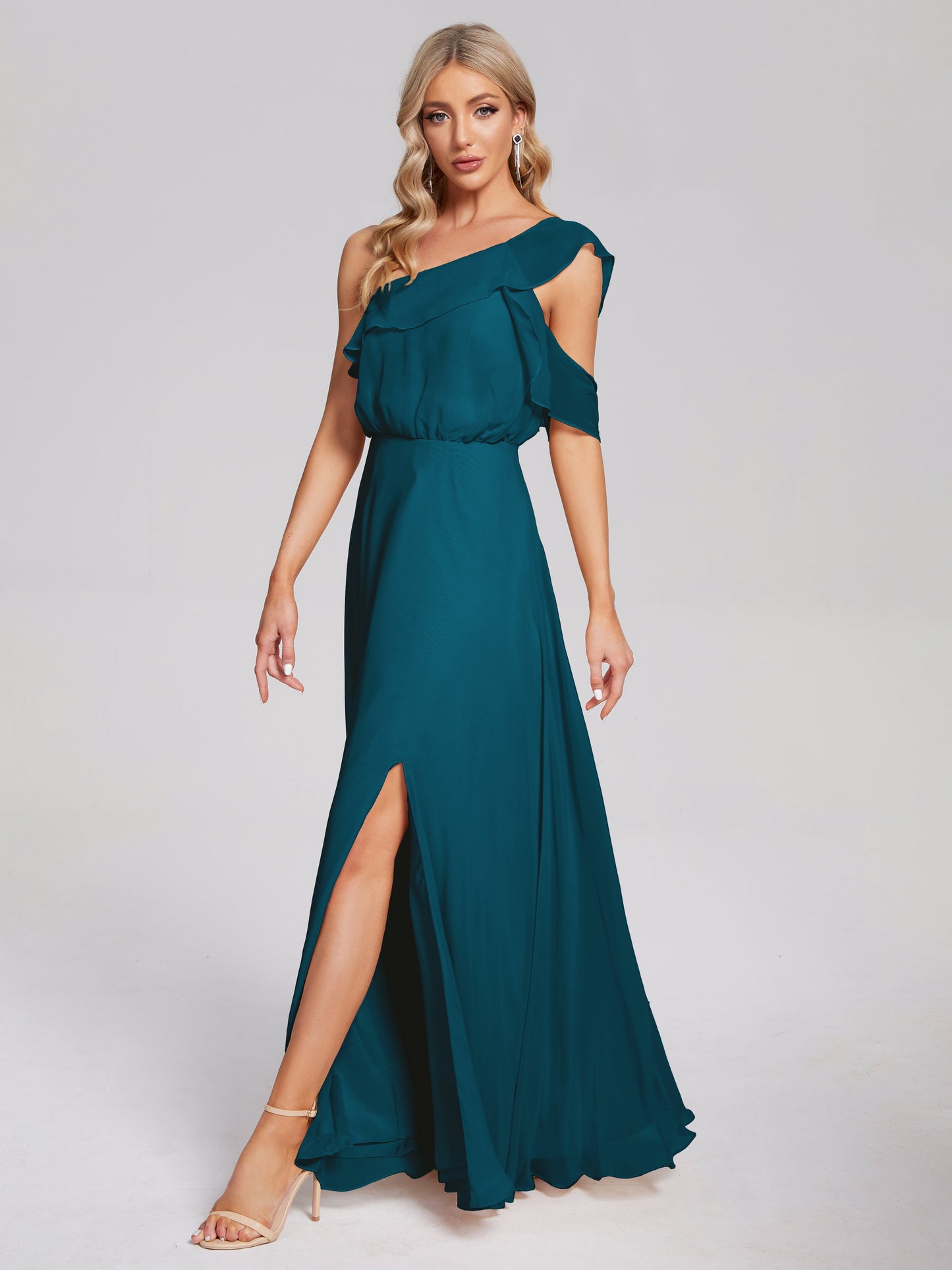 Vestido de fiesta de gasa con un hombro descubierto y volantes