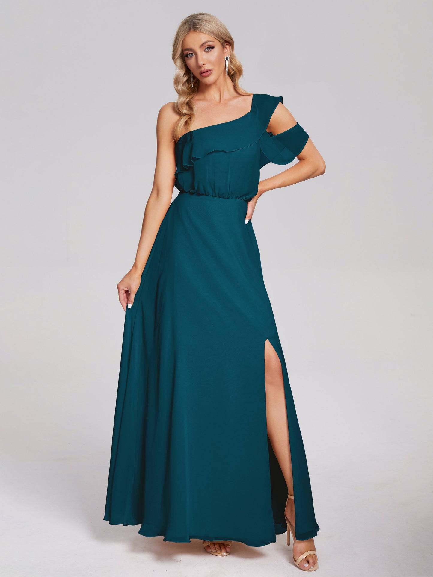 Vestido de fiesta de gasa con un hombro descubierto y volantes
