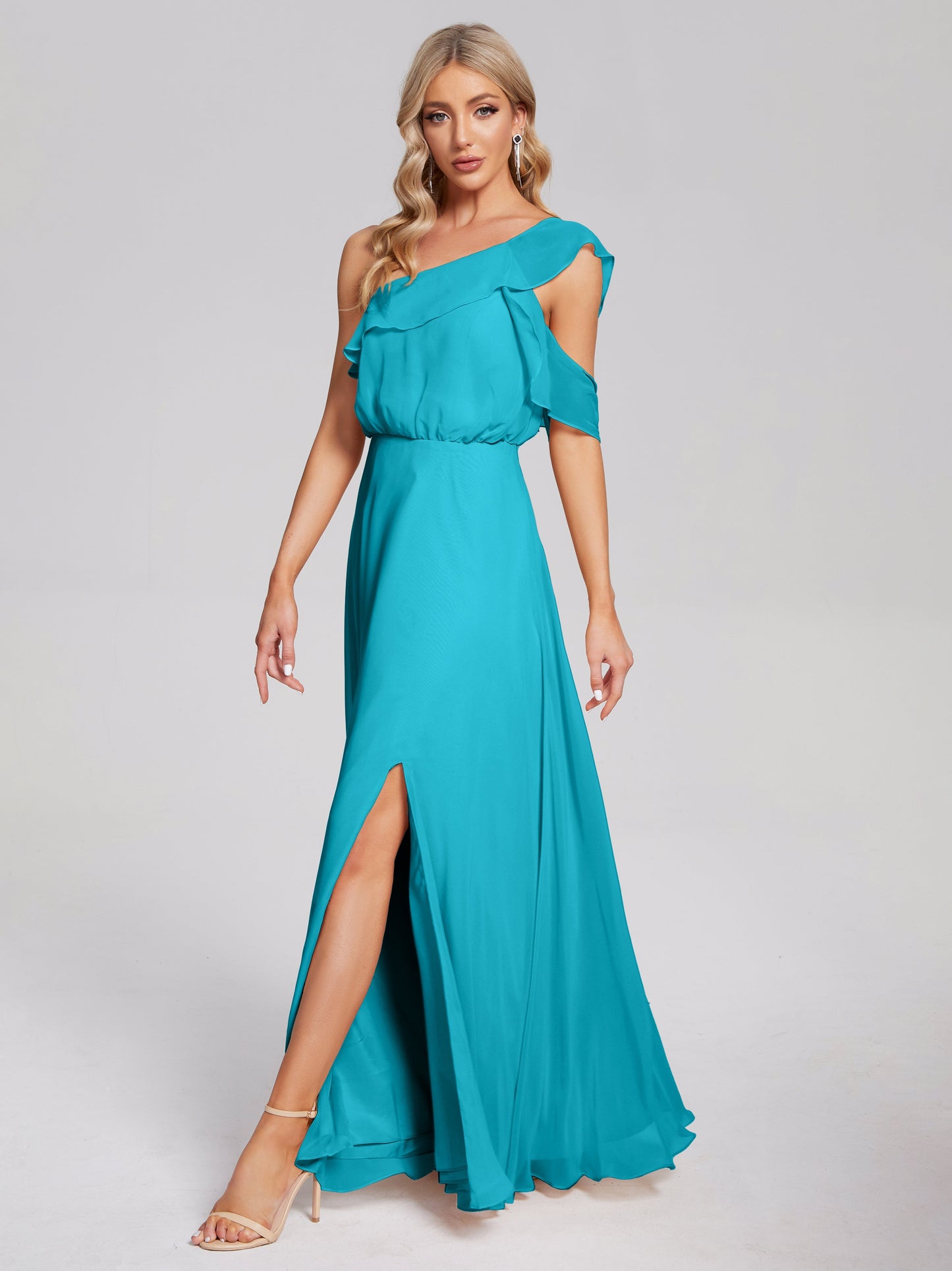 Vestido de fiesta de gasa con un hombro descubierto y volantes