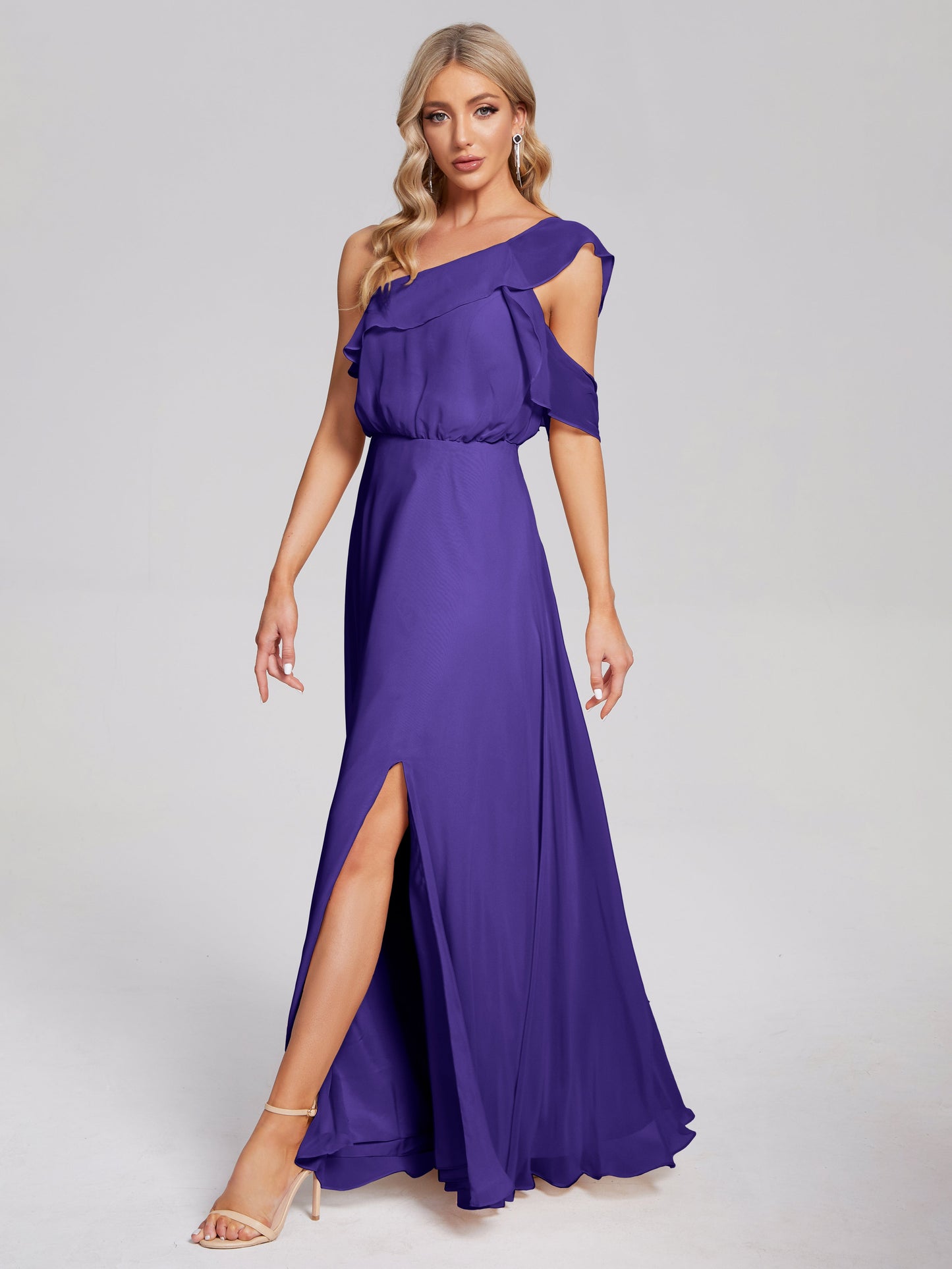 Vestido de fiesta de gasa con un hombro descubierto y volantes