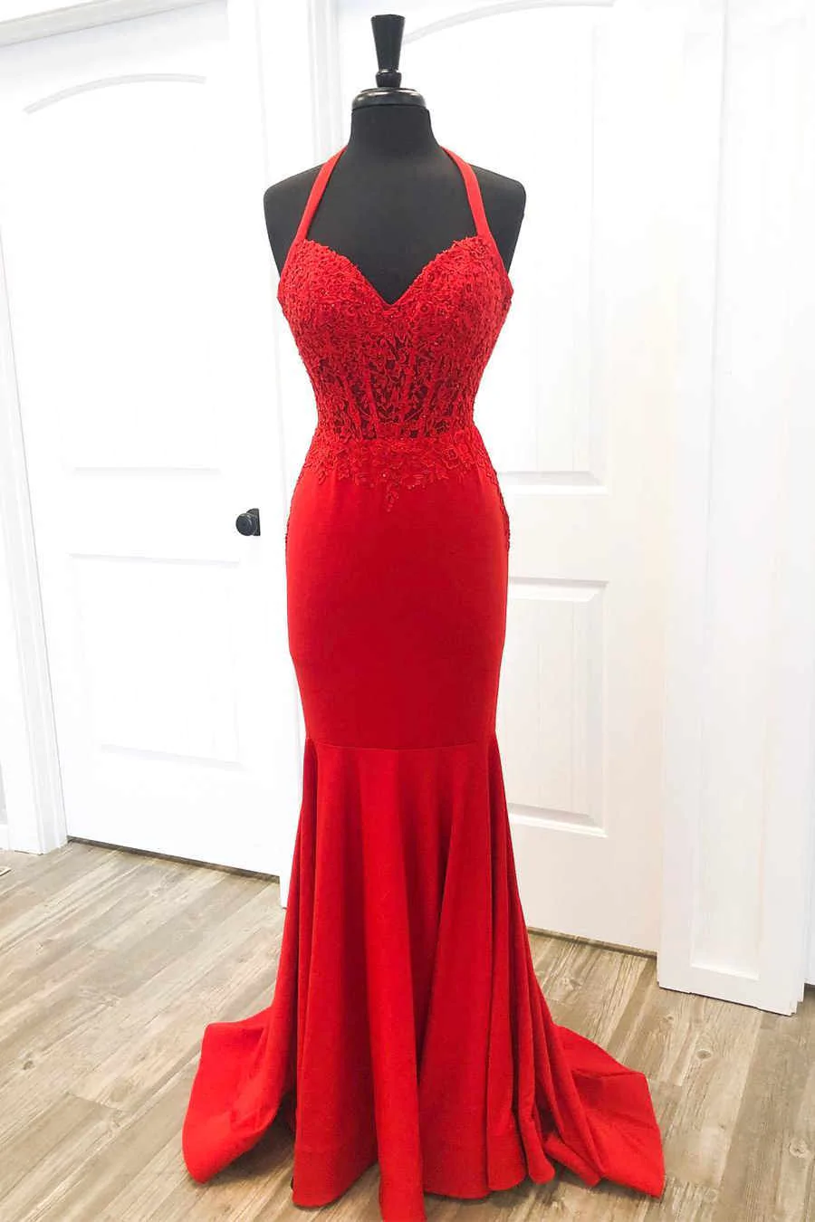 Elegant Red Halter Mermaid Prom Dress with Appliques fg2368