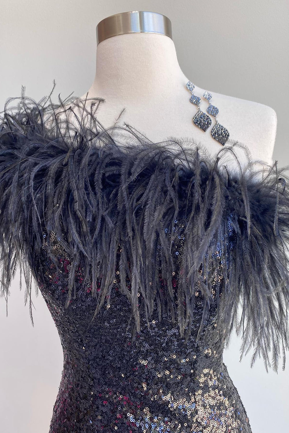 Black Bodycon Sequins Homecoming Dress With Feather