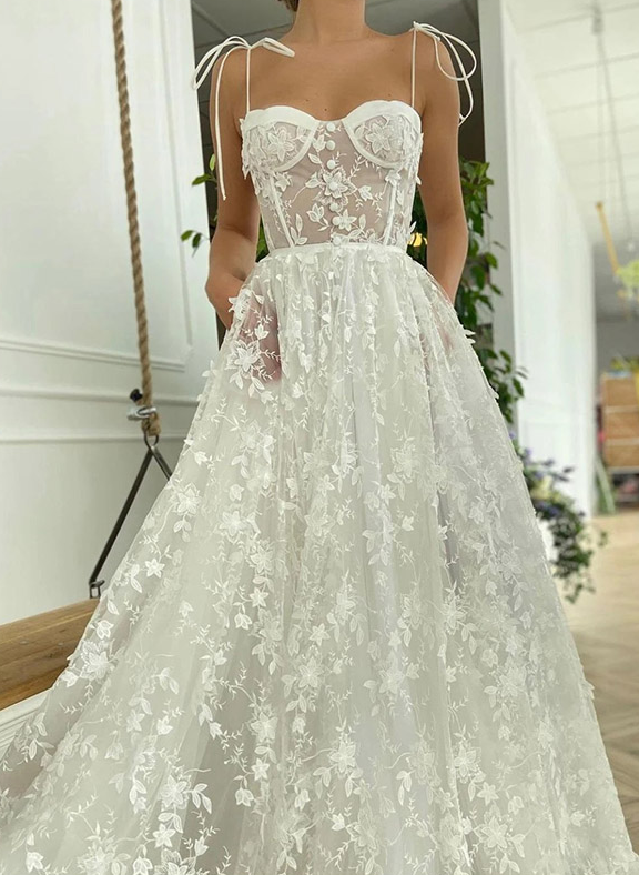 Vestido de novia largo de encaje transparente con aros en color blanco fg602
