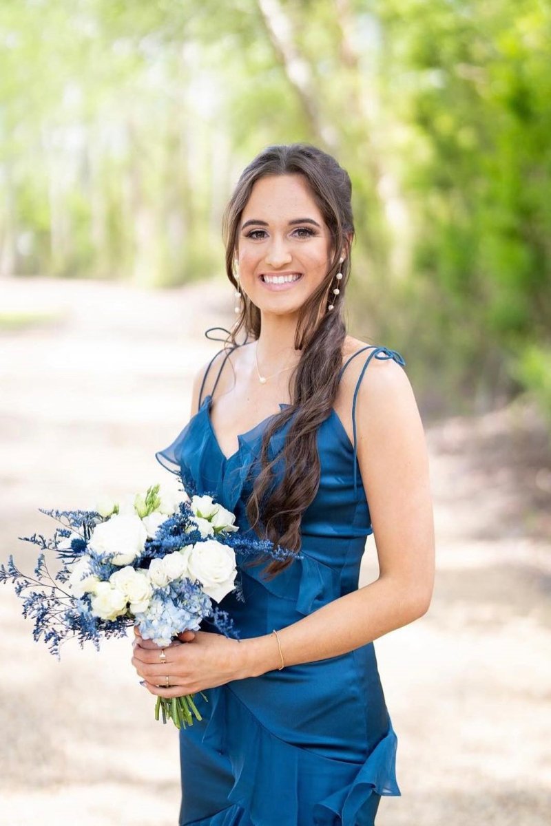 Hartlyn | Vestido de fiesta largo con volantes, corte sirena en rojo, hombros anudados y abertura