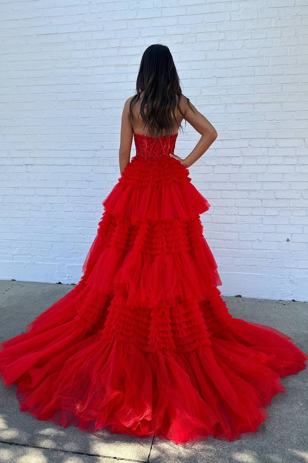 Vestido de fiesta con escote en forma de corazón en rosa intenso, vestido de noche con volantes escalonados en color fucsia