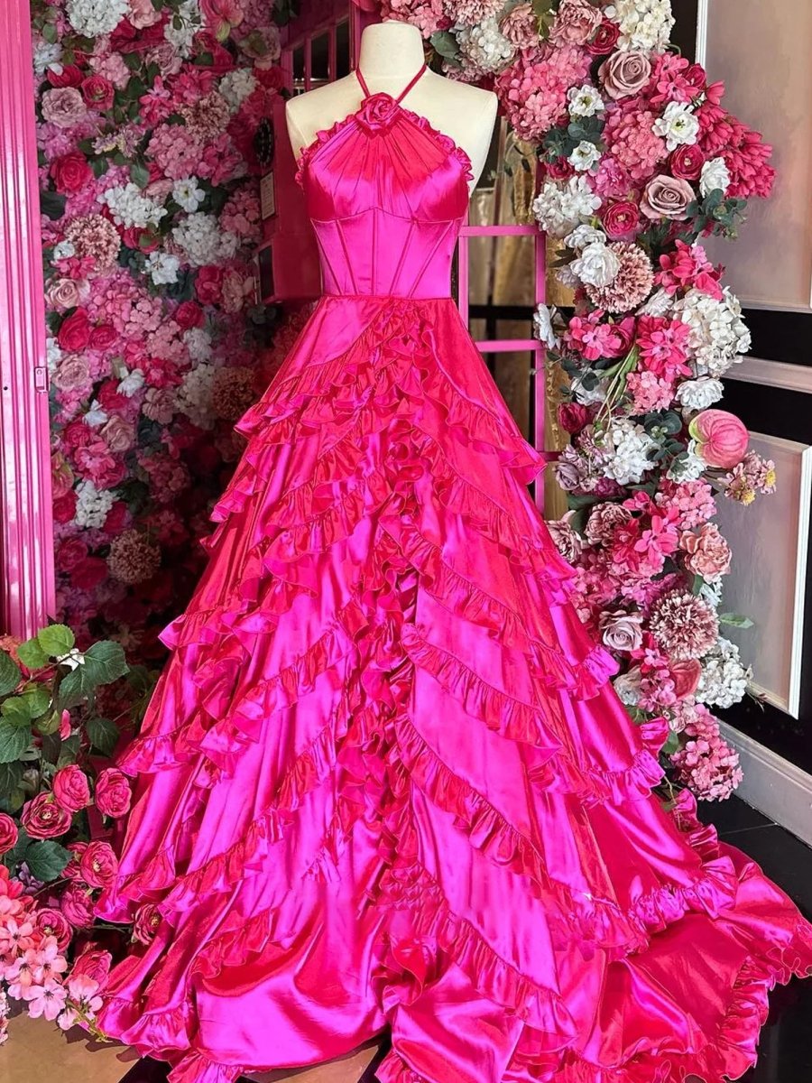 Markel | Vestido de fiesta largo con volantes escalonados y cuello halter en color fucsia