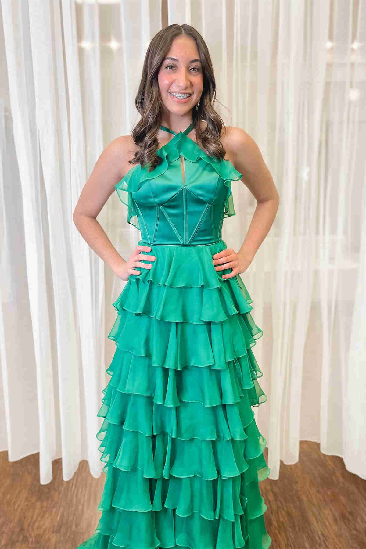 Vestido de fiesta con escote halter, escote en forma de cerradura, volantes y abertura