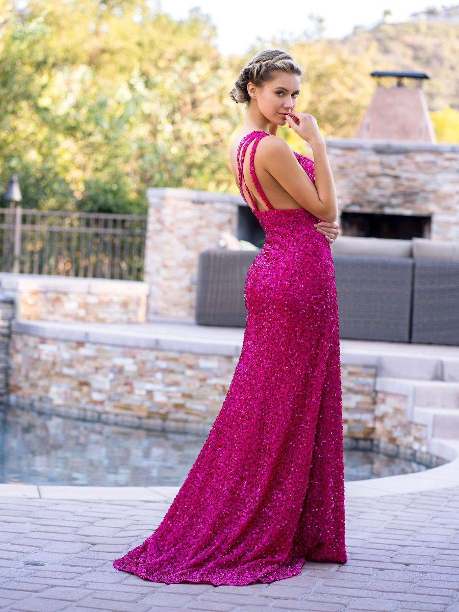 Vestido de fiesta largo de sirena fucsia con un hombro descubierto y lentejuelas