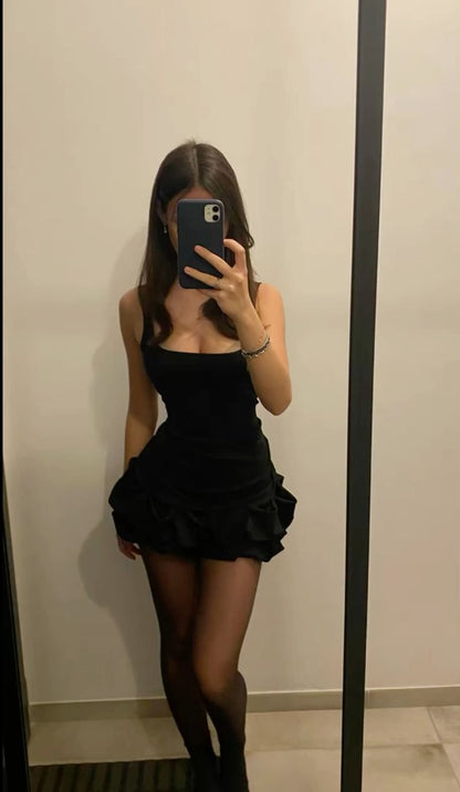 Vestidos de fiesta cortos negros sin mangas con dobladillo fruncido y corte en A fg7054