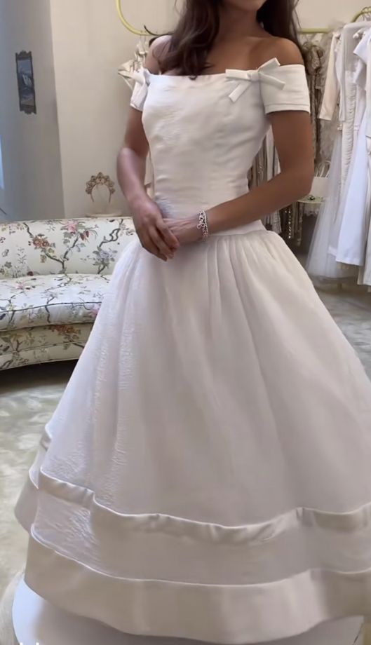 Vestido de novia largo con hombros descubiertos y corte en A Vestidos de novia sencillos fg7277