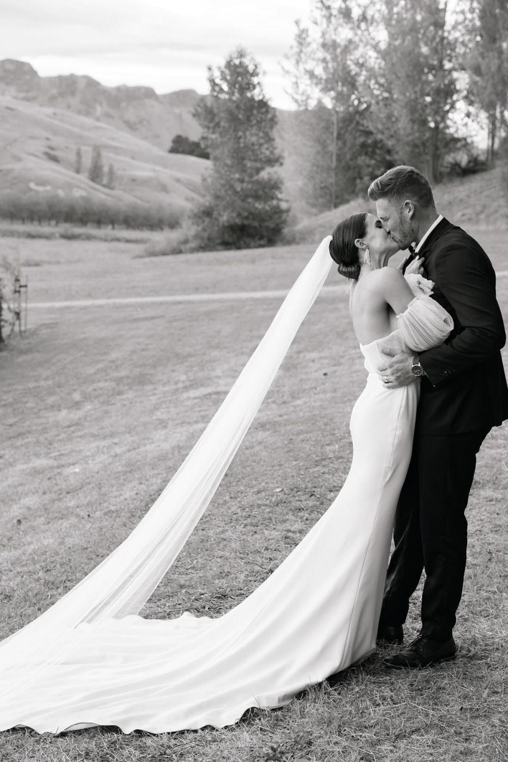 Mermaid Sweetheart White Wedding Dress with Sweep Train